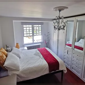 Spacious In Midtown , Toronto Canada